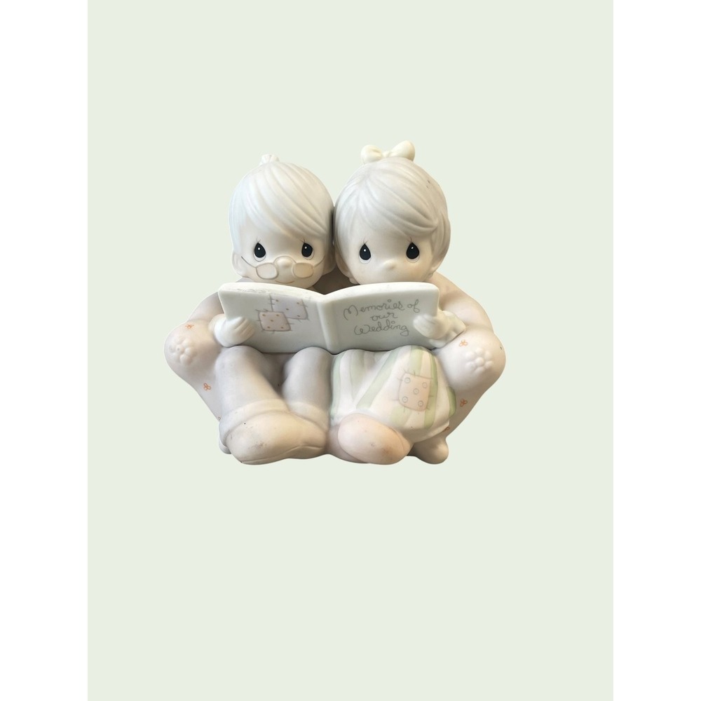 Precious Moments "Memories of Our Wedding" Figurine Porcelain Bisque 1989